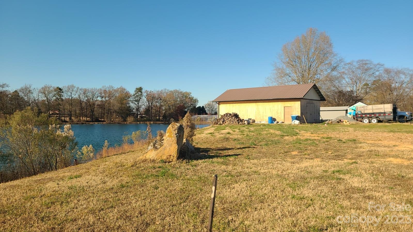 a view of a house with outdoor space