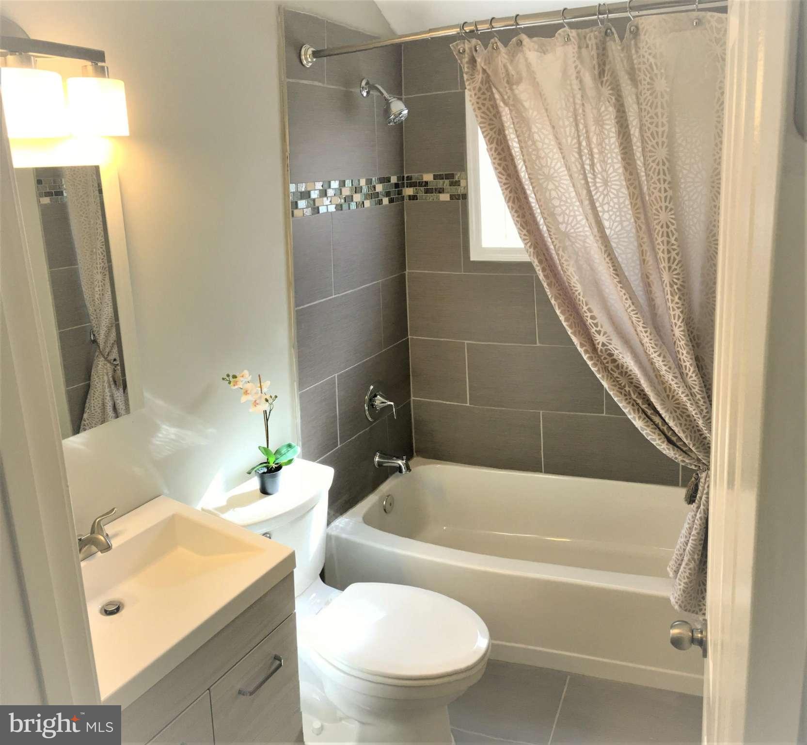 847 Arncliffe Road Essex, MD 21221 - Photo 8 of 10 Bath