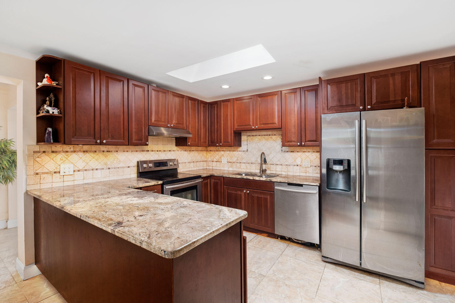 5274 Cleveland Road Delray Beach, FL 33484 - Photo 11 of 39 5274-Cleveland-Rd-Delray-Beach-Interior-