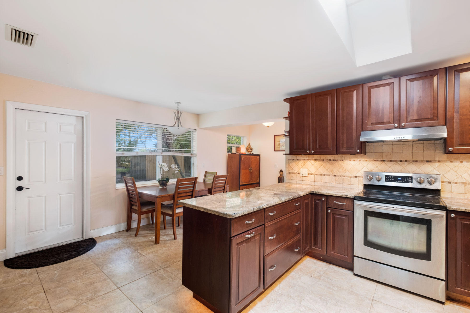 5274 Cleveland Road Delray Beach, FL 33484 - Photo 13 of 39 5274-Cleveland-Rd-Delray-Beach-Interior-