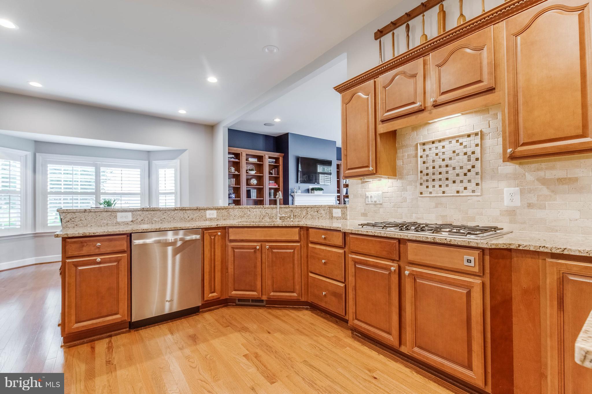41848 Rawnsley Drive Ashburn, VA 20148 - Photo 4 of 30 Gourmet Kitchen with Hardwood Floors