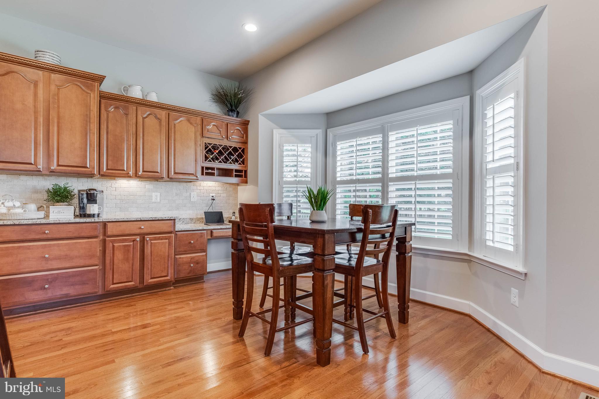 41848 Rawnsley Drive Ashburn, VA 20148 - Photo 8 of 30 Gourmet Kitchen with Breakfast Room and Bay Window