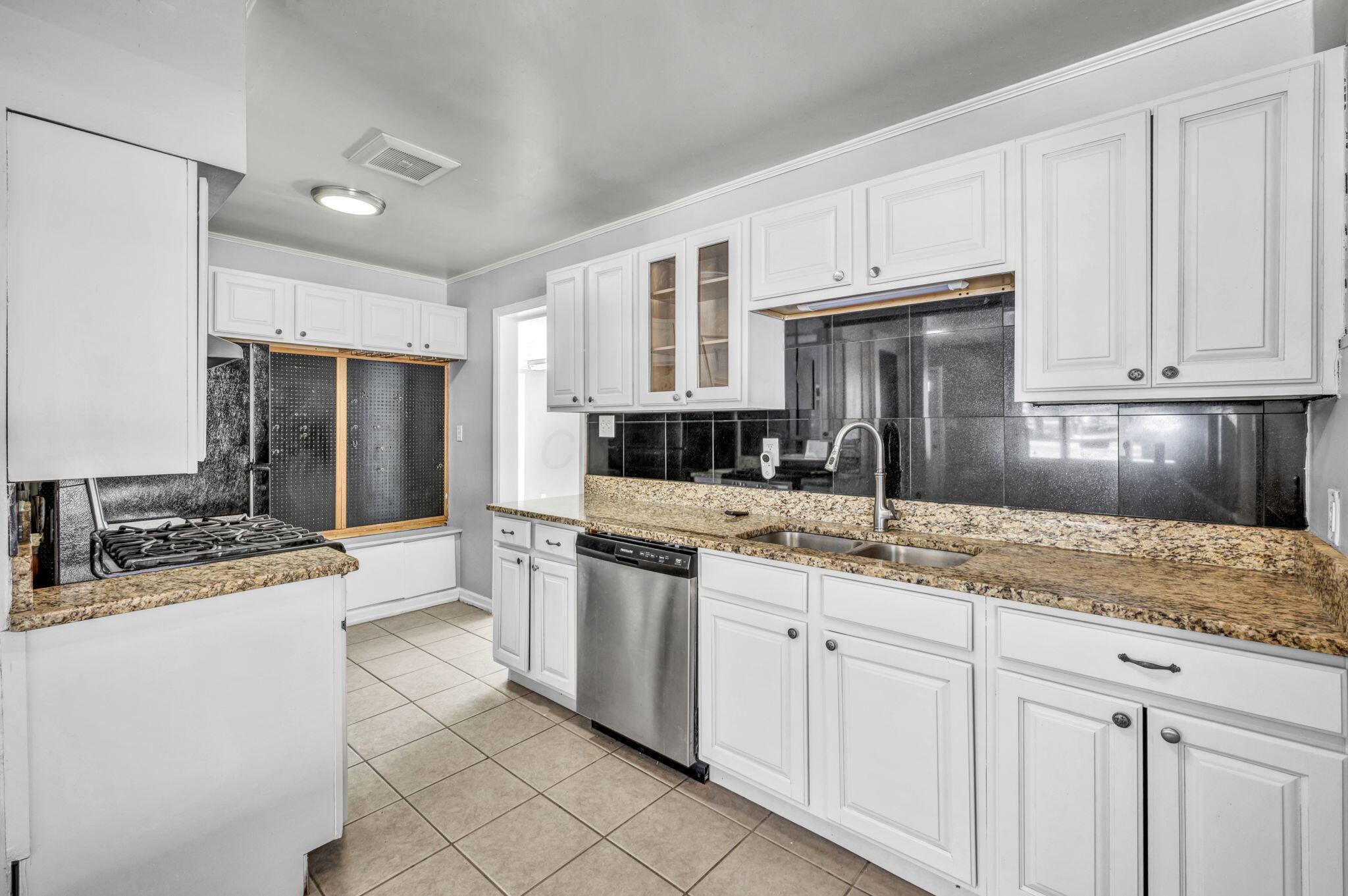 845 Exeter Road Columbus, OH 43213 - Photo 15 of 46 Kitchen
