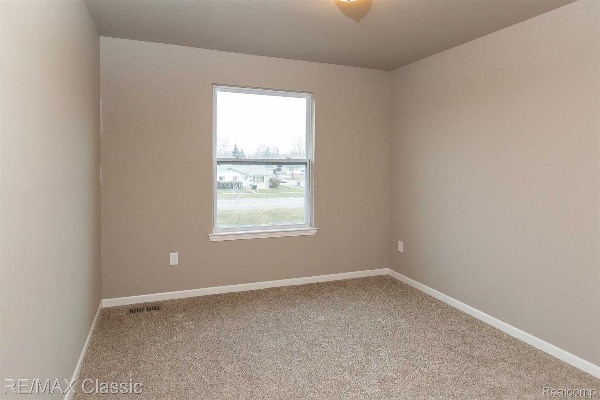30831 Bradmore Road Warren, MI 48092 - Photo 22 of 30 5149BradmoreRd-32.jpg