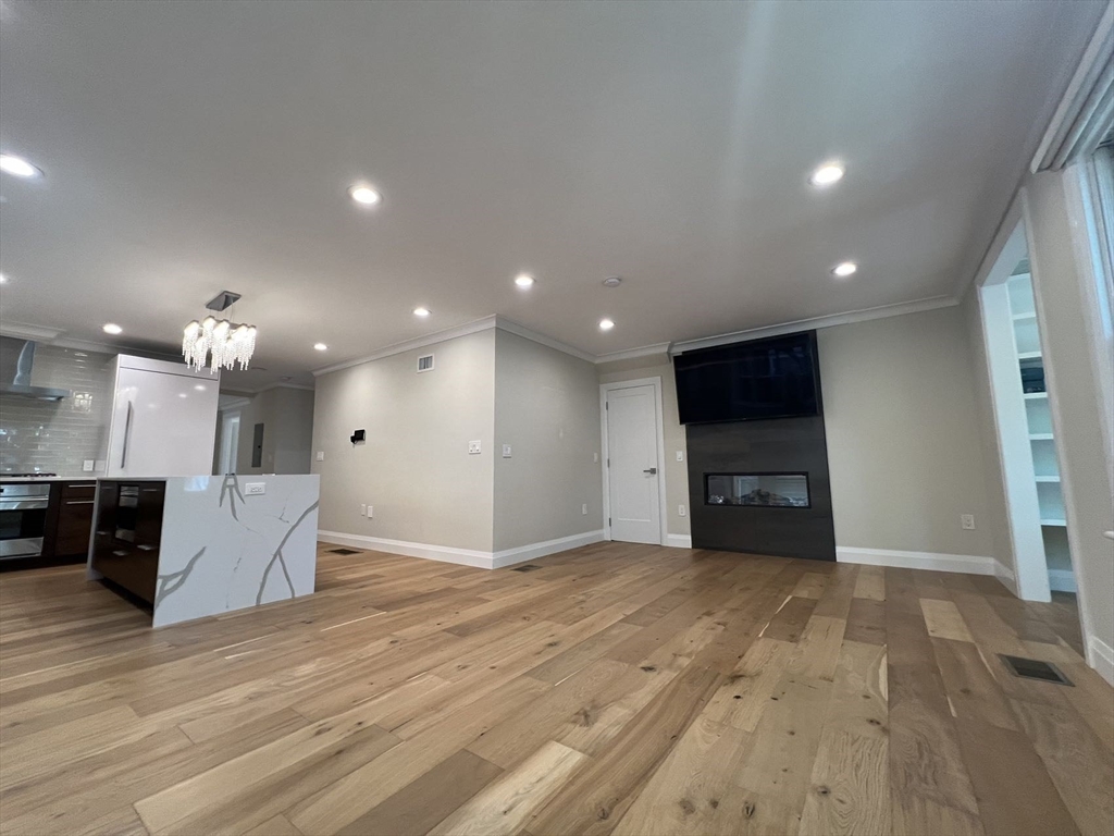 23 Winslow Road, Unit 1 Brookline, MA 02446 - Photo 4 of 27