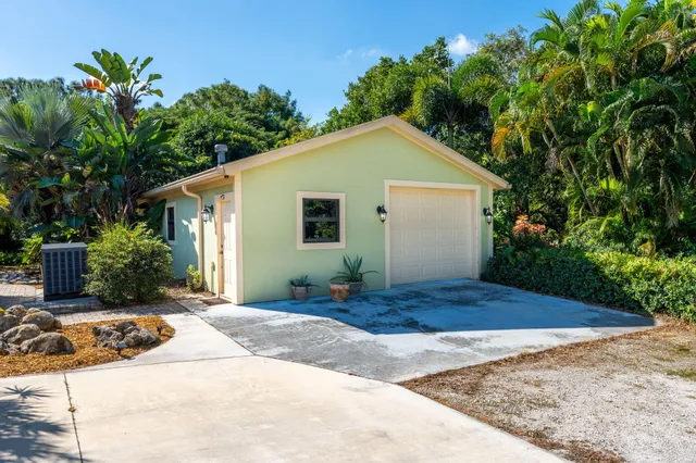 $915,000 | 17352 Valencia Boulevard, Loxahatchee, FL 33470