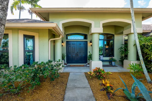 $915,000 | 17352 Valencia Boulevard, Loxahatchee, FL 33470