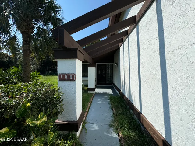 $2,000 | 100 Sea Island Circle, Daytona Beach, FL 32114