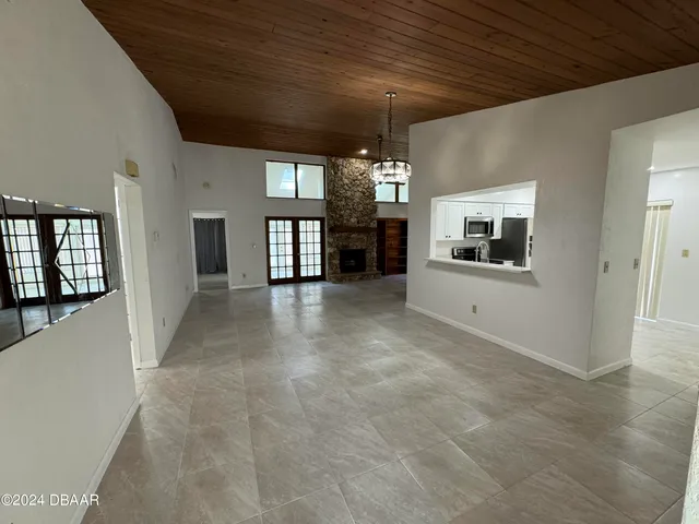 $2,000 | 100 Sea Island Circle, Daytona Beach, FL 32114