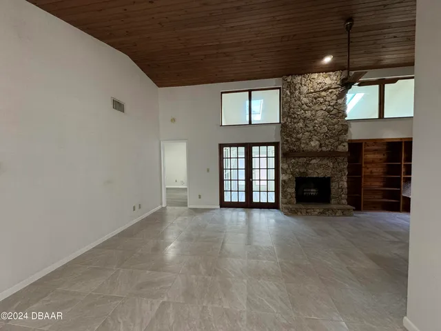 $2,000 | 100 Sea Island Circle, Daytona Beach, FL 32114