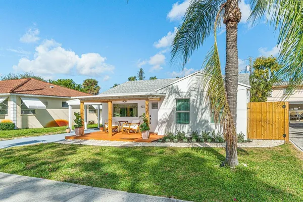 $465,000 | 423 West Ocean Avenue, Lantana, FL 33462