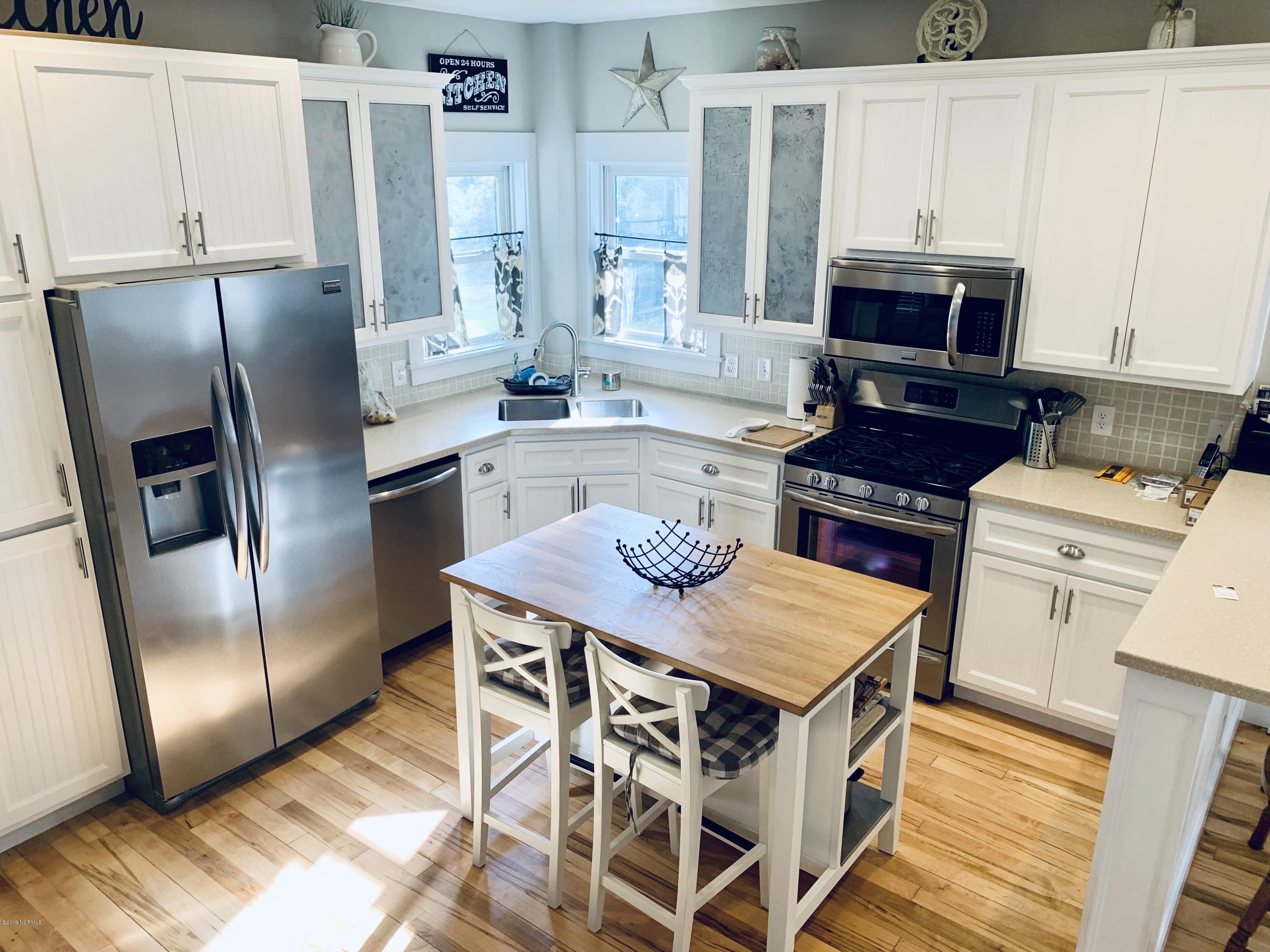 167 Quilt Road Southwest Supply, NC 28462 - Photo 16 of 44 OMG! I love this kitchen