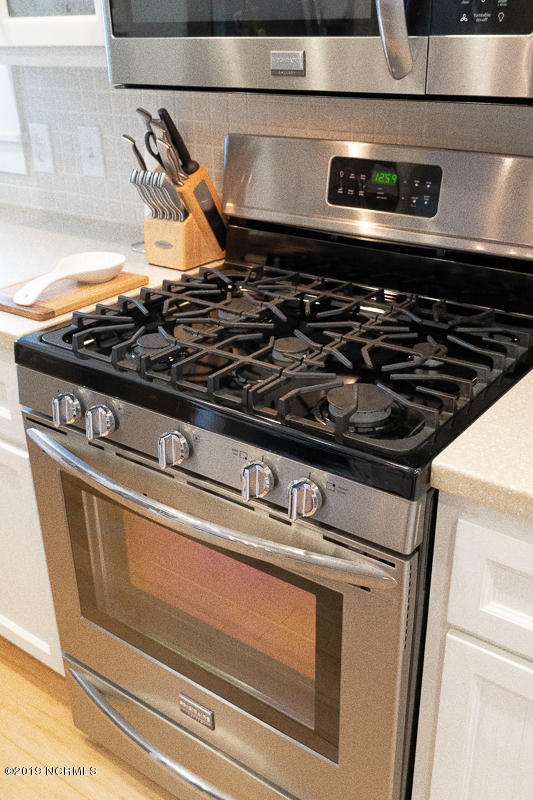 167 Quilt Road Southwest Supply, NC 28462 - Photo 19 of 44 gas stove