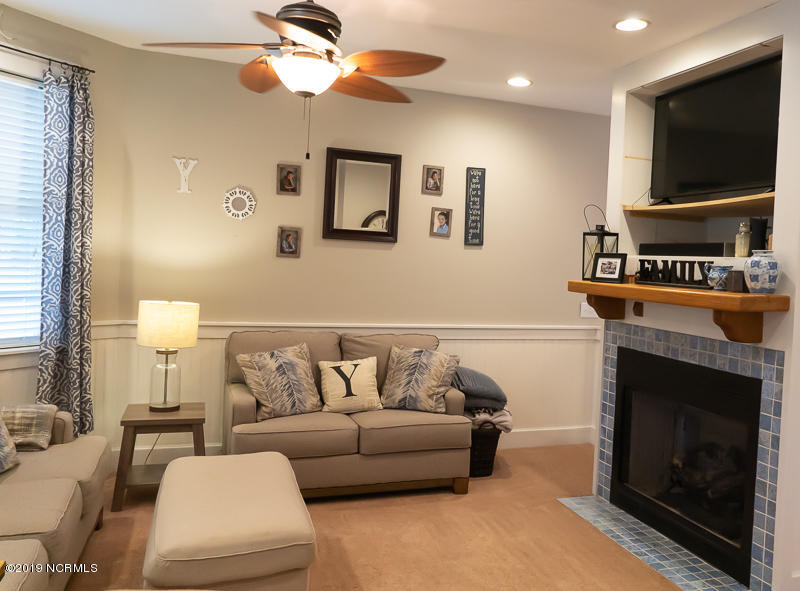 167 Quilt Road Southwest Supply, NC 28462 - Photo 8 of 44 living room
