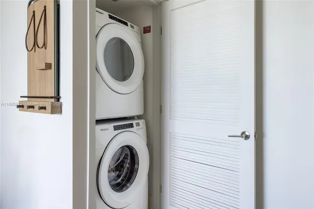 $4,500 | 159 Northeast 6th Street, Unit 3209, Miami, FL 33132