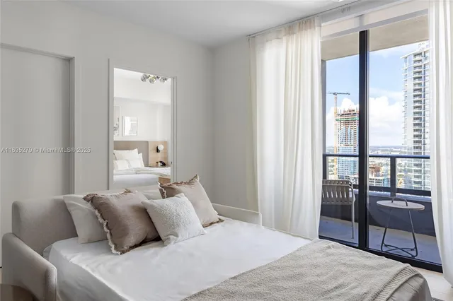 $4,500 | 159 Northeast 6th Street, Unit 3209, Miami, FL 33132