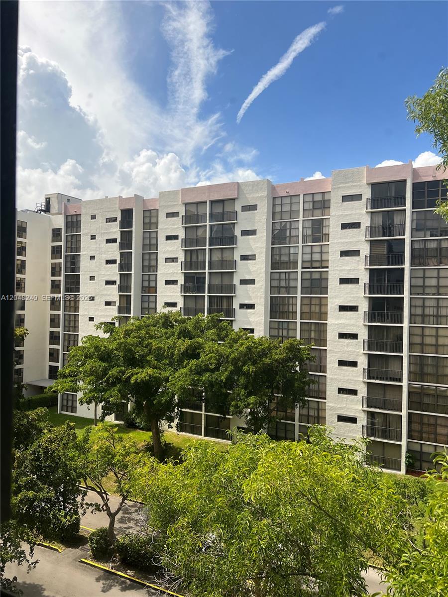17011 North Bay Road, Unit 604 Sunny Isles Beach, FL 33160 - Photo 16 of 18