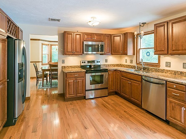 31 Balena Road Attleboro, MA 02703 - Photo 3 of 26