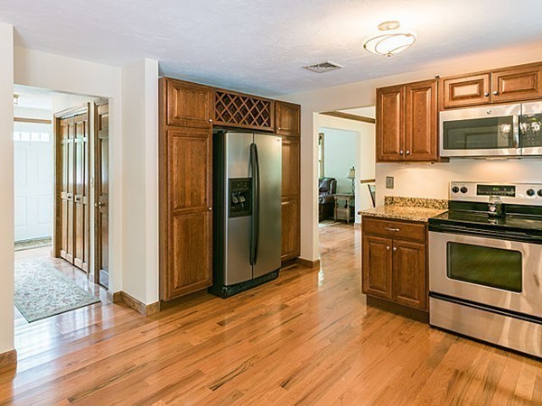 31 Balena Road Attleboro, MA 02703 - Photo 4 of 26