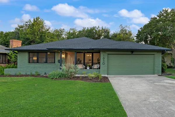 $589,000 | 1650 Macmanus Drive, Dallas, TX 75228