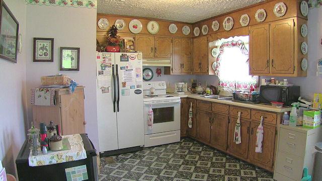 5160 Old Rome Pike Lebanon, TN 37087 - Photo 3 of 12 The kitchen has plenty of room with a stove and single oven.