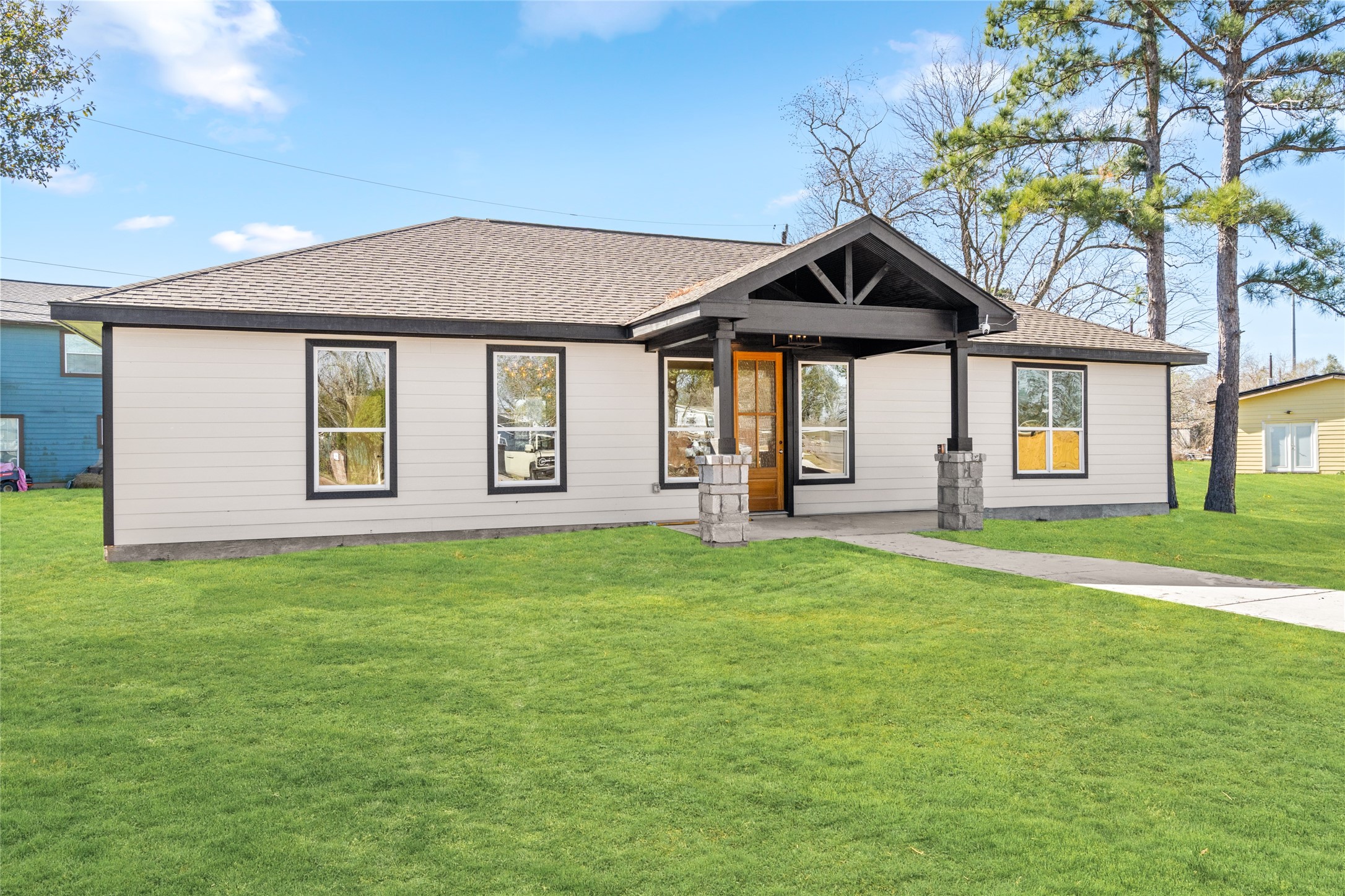 4654 North Teague Street Rosharon, TX 77583 - Photo 5 of 46 This closer angle emphasizes
the expansive driveway and
well-kept lawn, highlighting
the property’s curb appeal
and thoughtful exterior
design.