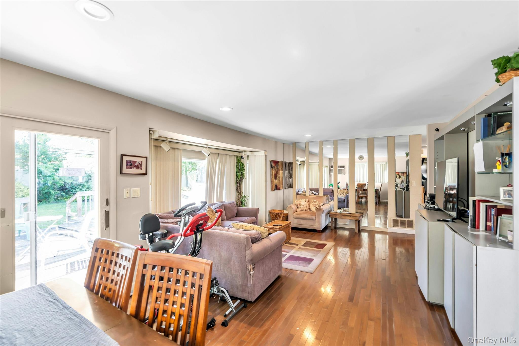 33 Cameo Road Commack, NY 11725 - Photo 5 of 24