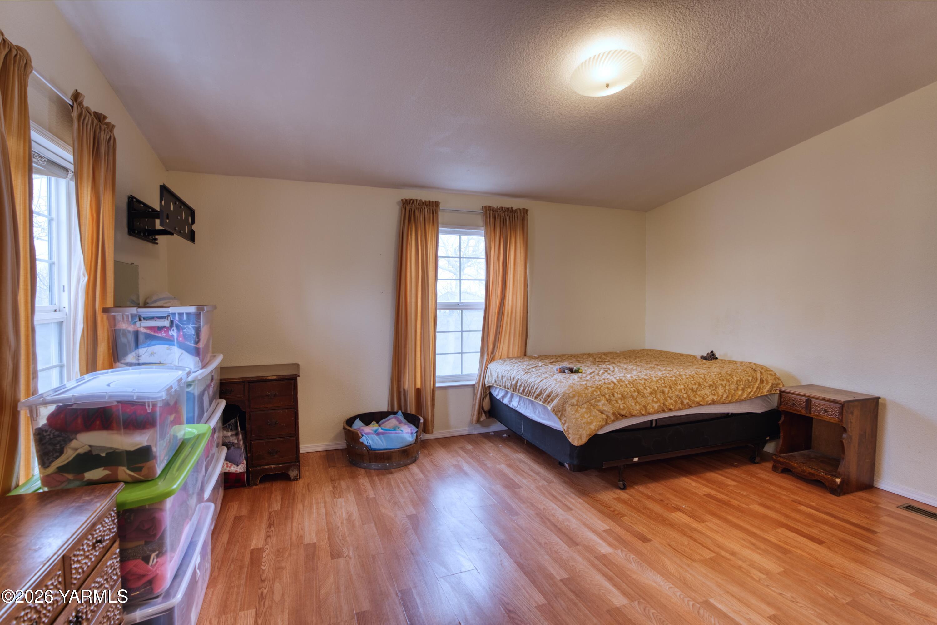 1383 Puterbaugh Road Grandview, WA 98930 - Photo 10 of 19 a bedroom with a bed and a window