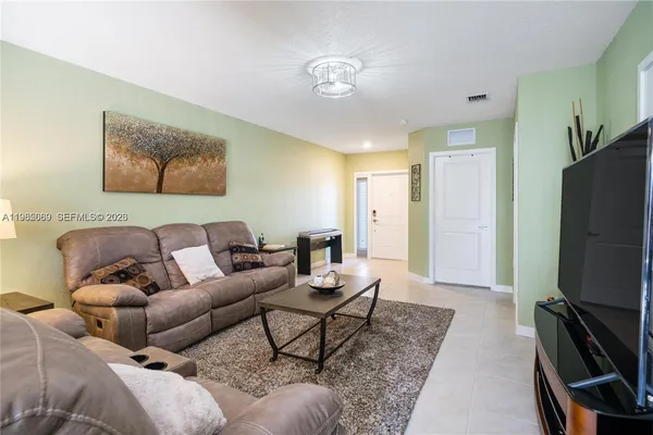 $2,700 | 495 Northeast 5th Street, Florida City, FL 33034