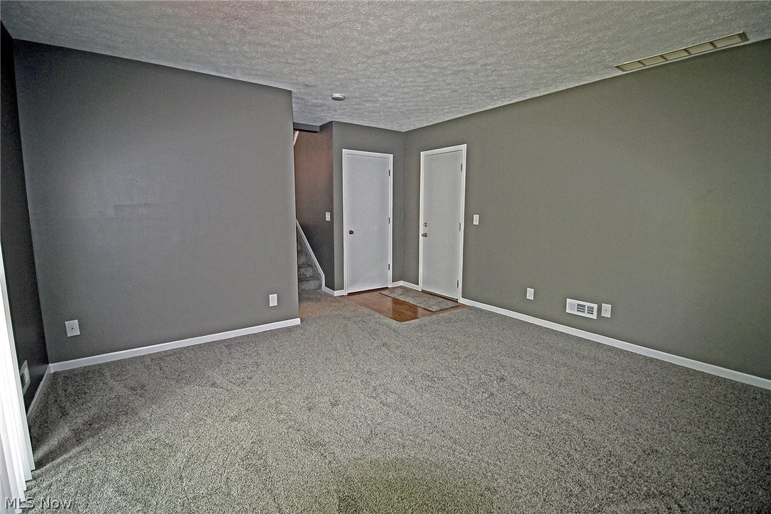 2087 South Hametown Road Akron, OH 44321 - Photo 3 of 27