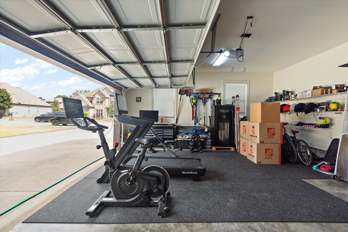 525 Piccadilly Drive Murfreesboro, TN 37128 - Photo 43 of 44 a view of a room with gym equipment