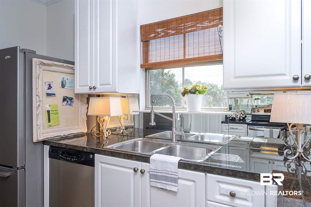 184 Club Drive Fairhope, AL 36532 - Photo 7 of 18 Kitchen