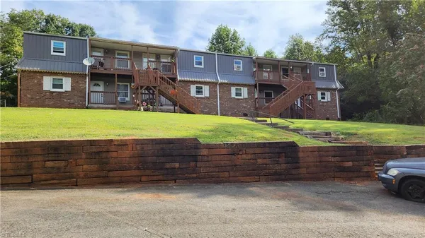 $920 | 1471 East US Highway 52 South, Unit 3, Pilot Mountain, NC 27041