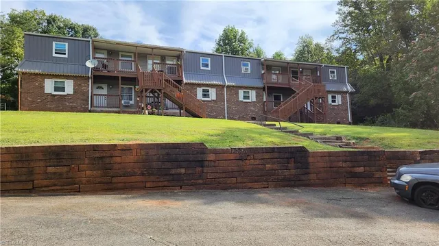 $920 | 1471 East US Highway 52 South, Unit 3, Pilot Mountain, NC 27041