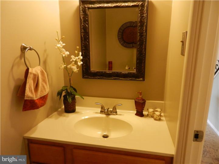 442 Rennard Street Philadelphia, PA 19116 - Photo 11 of 22 Bathroom