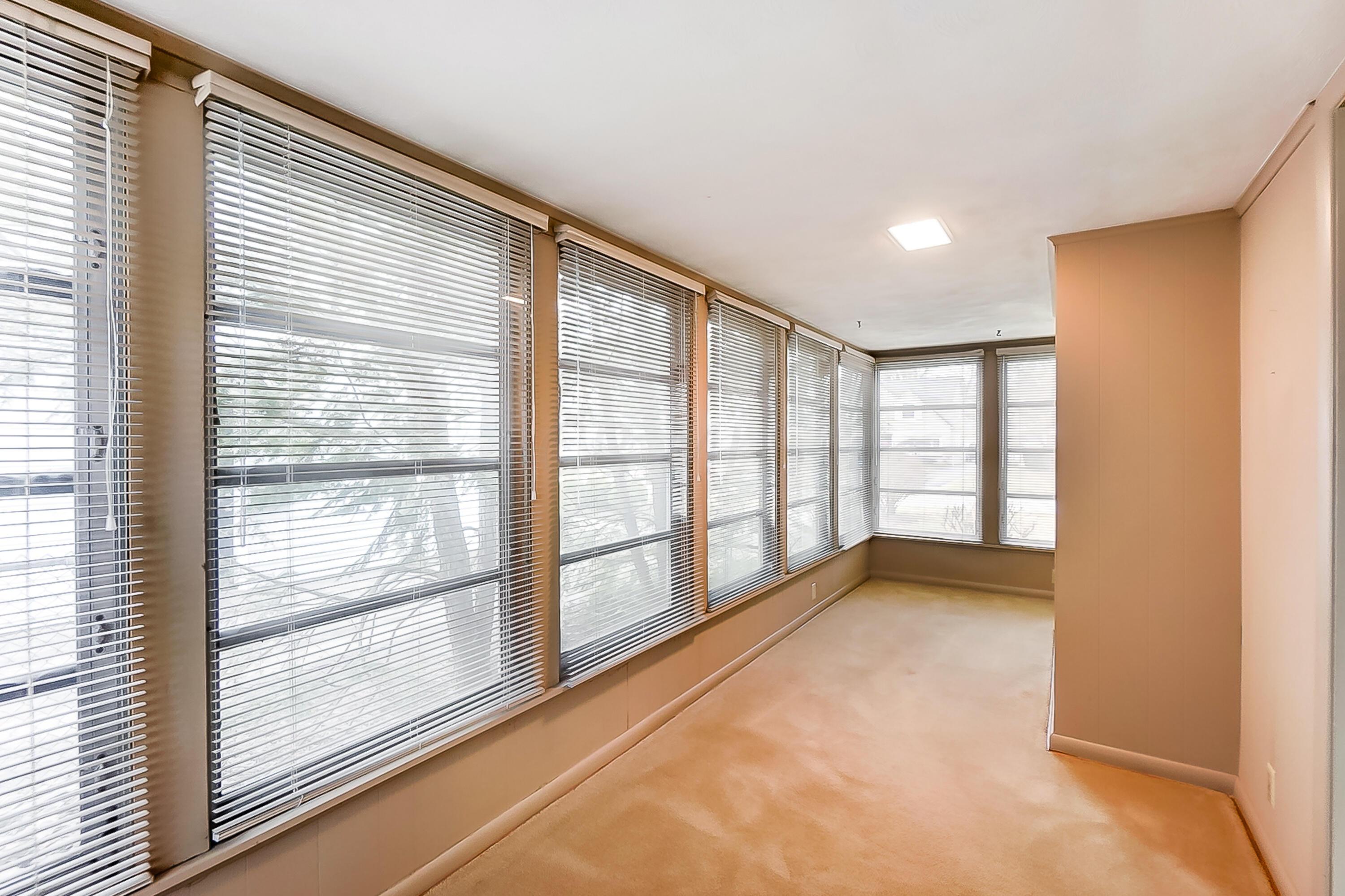 2540 Welsford Road Columbus, OH 43221 - Photo 4 of 19 50033638-009_hq