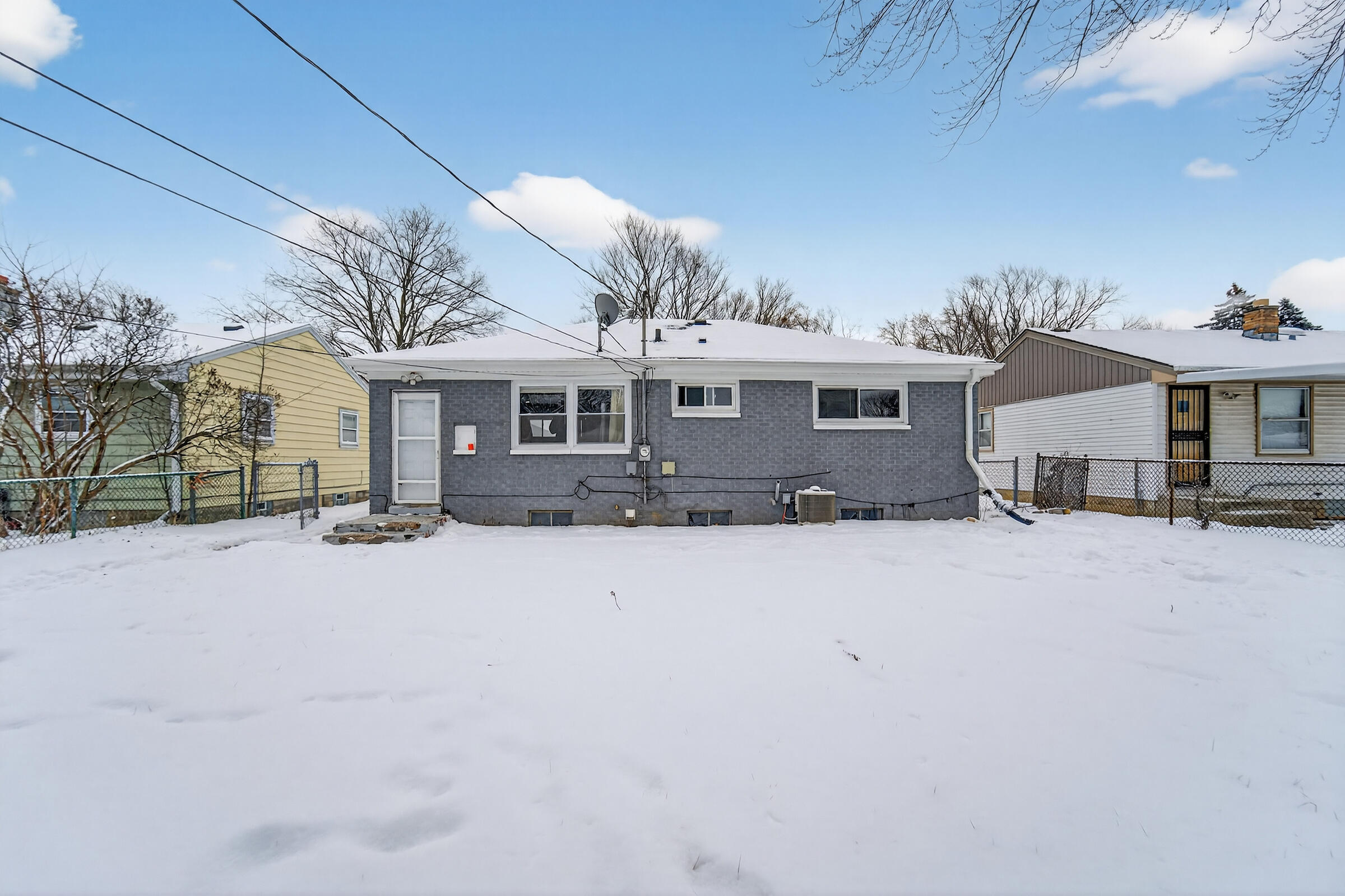 8136 West Sheridan Avenue Milwaukee, WI 53218 - Photo 18 of 19 Back of the House