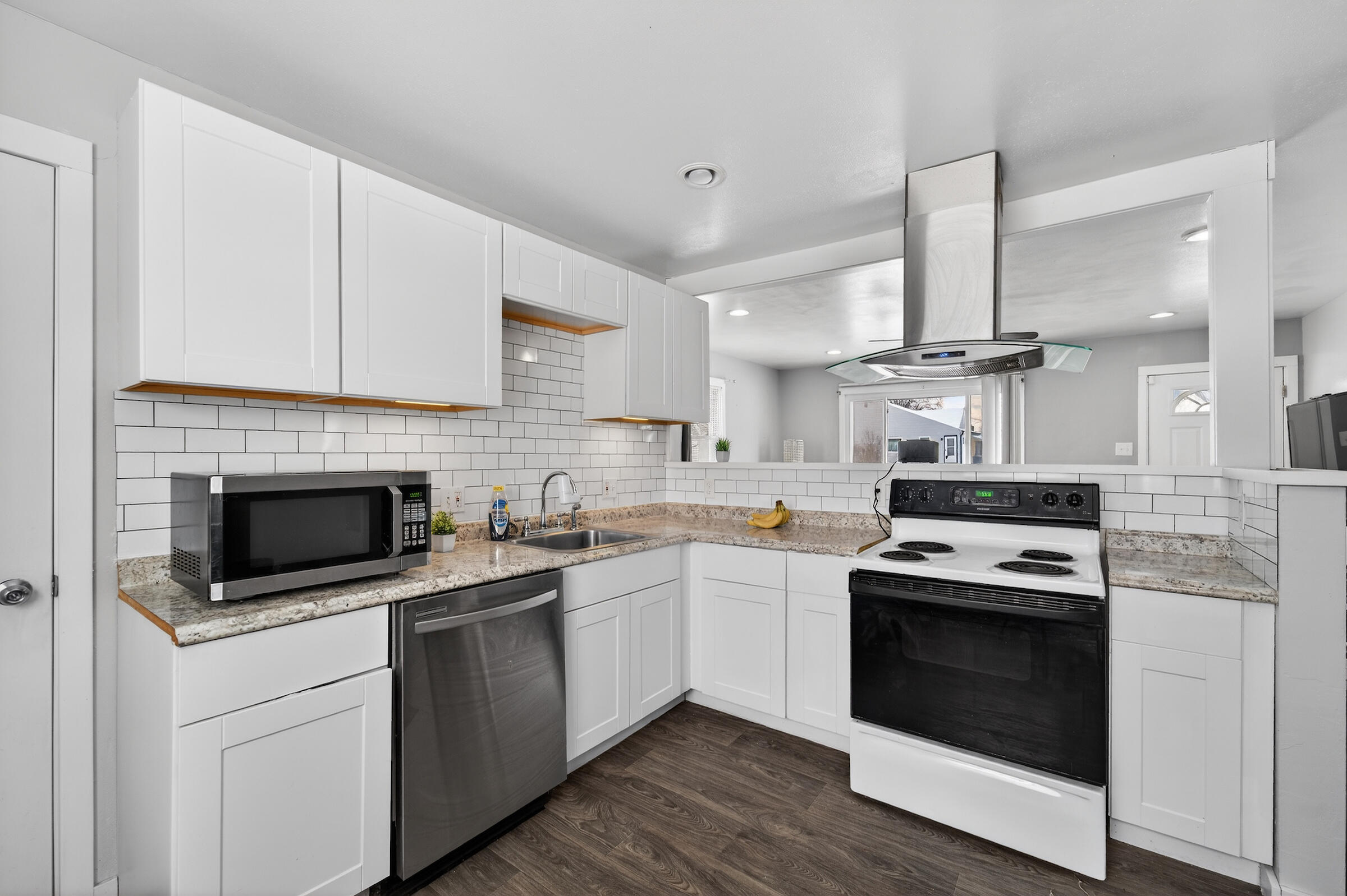8136 West Sheridan Avenue Milwaukee, WI 53218 - Photo 5 of 19 Kitchen