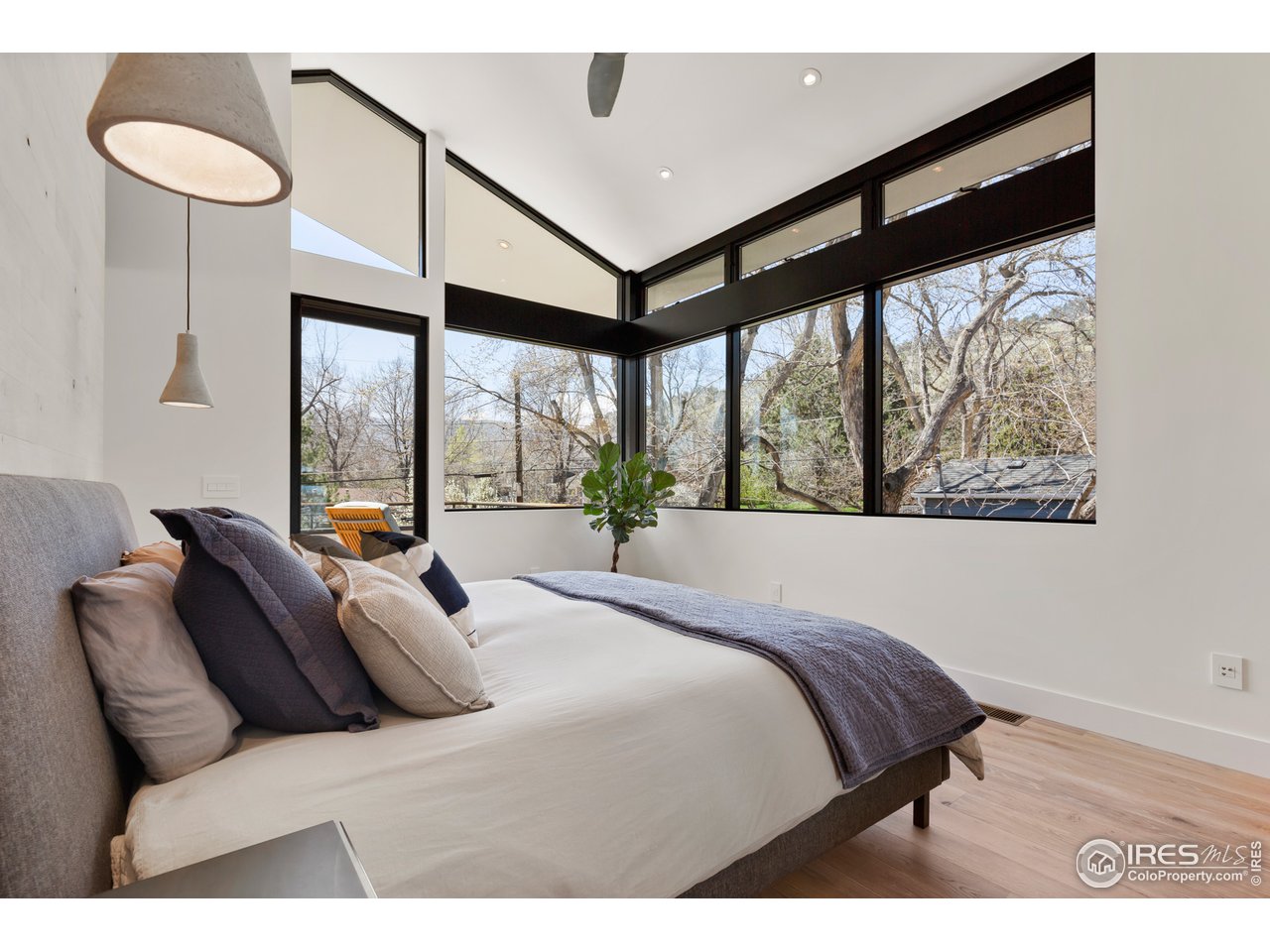 550 Iris Avenue Boulder, CO 80304 - Photo 20 of 39 a bedroom with a large bed and a large window