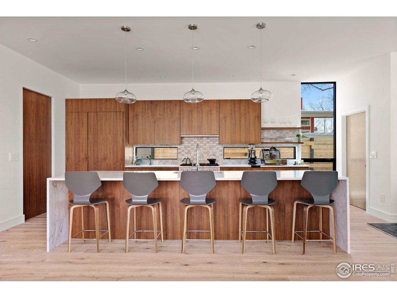 550 Iris Avenue Boulder, CO 80304 - Photo 4 of 39 a kitchen with lots of counter top space