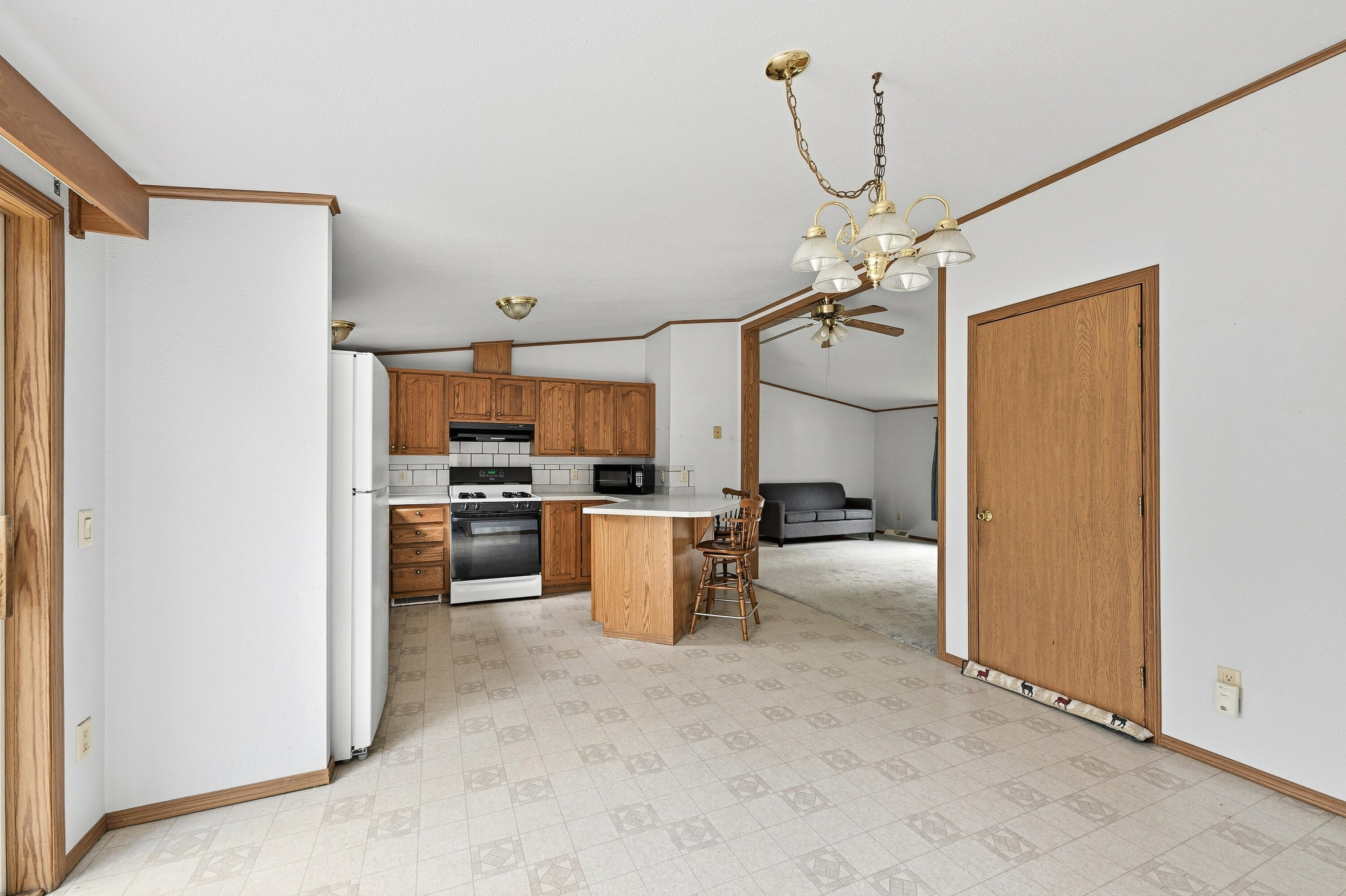 W6758 Bluff Road La Grange, WI 53190 - Photo 3 of 40 Kitchen