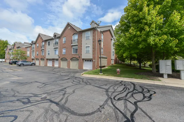 $2,500 | 120 West Oakbrook Drive, Ann Arbor, MI 48103