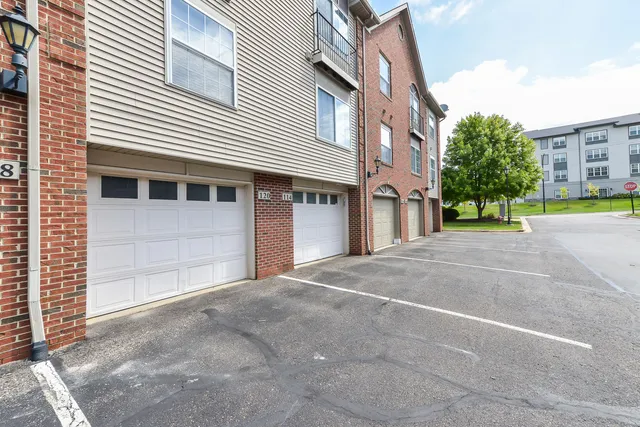 $2,500 | 120 West Oakbrook Drive, Ann Arbor, MI 48103