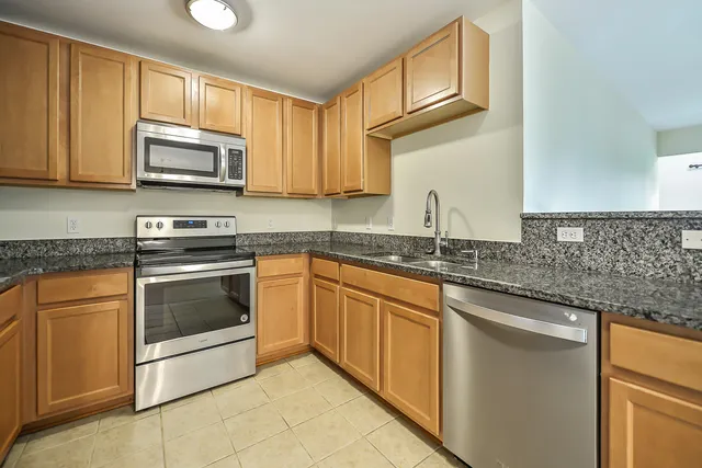 $2,500 | 120 West Oakbrook Drive, Ann Arbor, MI 48103