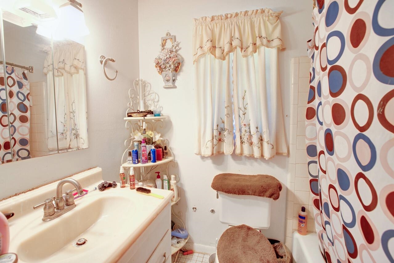 2425 Thomas Street Tallahassee, FL 32310 - Photo 3 of 26
