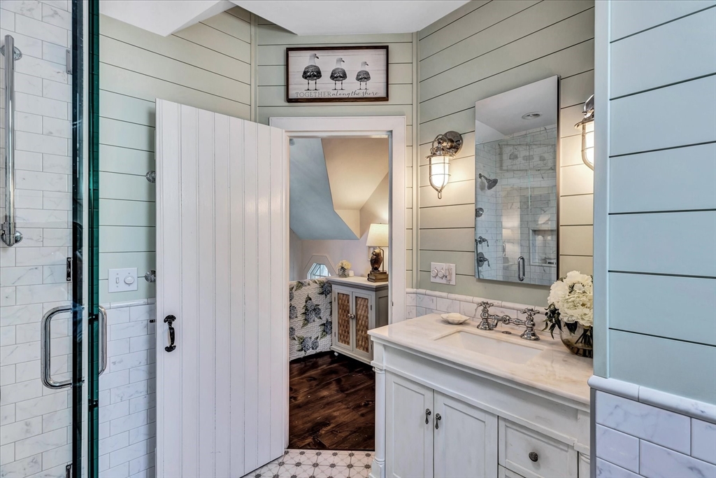 21 Milestone Way, Unit 620 Mashpee, MA 02649 - Photo 22 of 28 a bathroom with a sink and a mirror