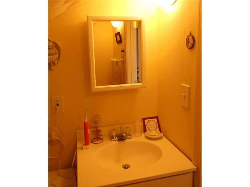 122 Purgatory Road, Unit C Middletown, RI 02842 - Photo 16 of 18 Bathroom.