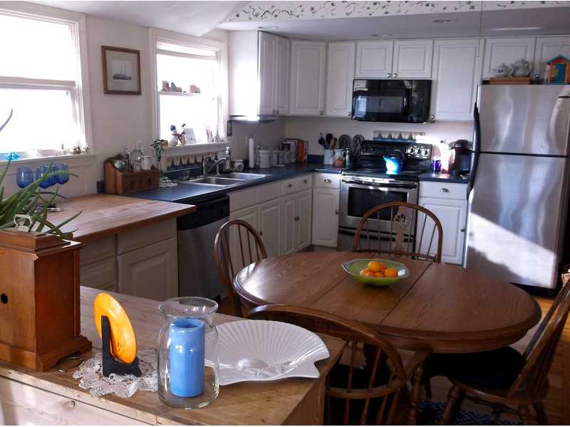 122 Purgatory Road, Unit C Middletown, RI 02842 - Photo 6 of 18 Kitchen.