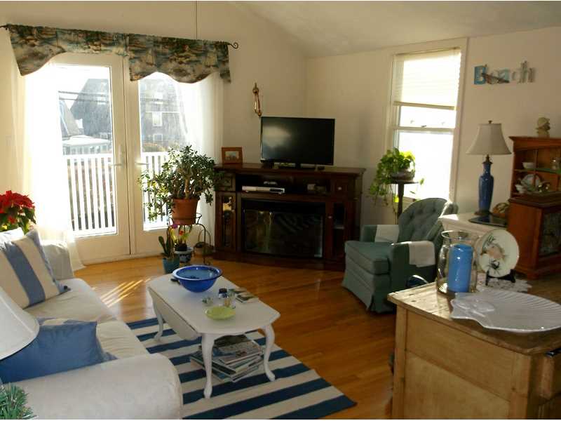 122 Purgatory Road, Unit C Middletown, RI 02842 - Photo 8 of 18 Living Room.