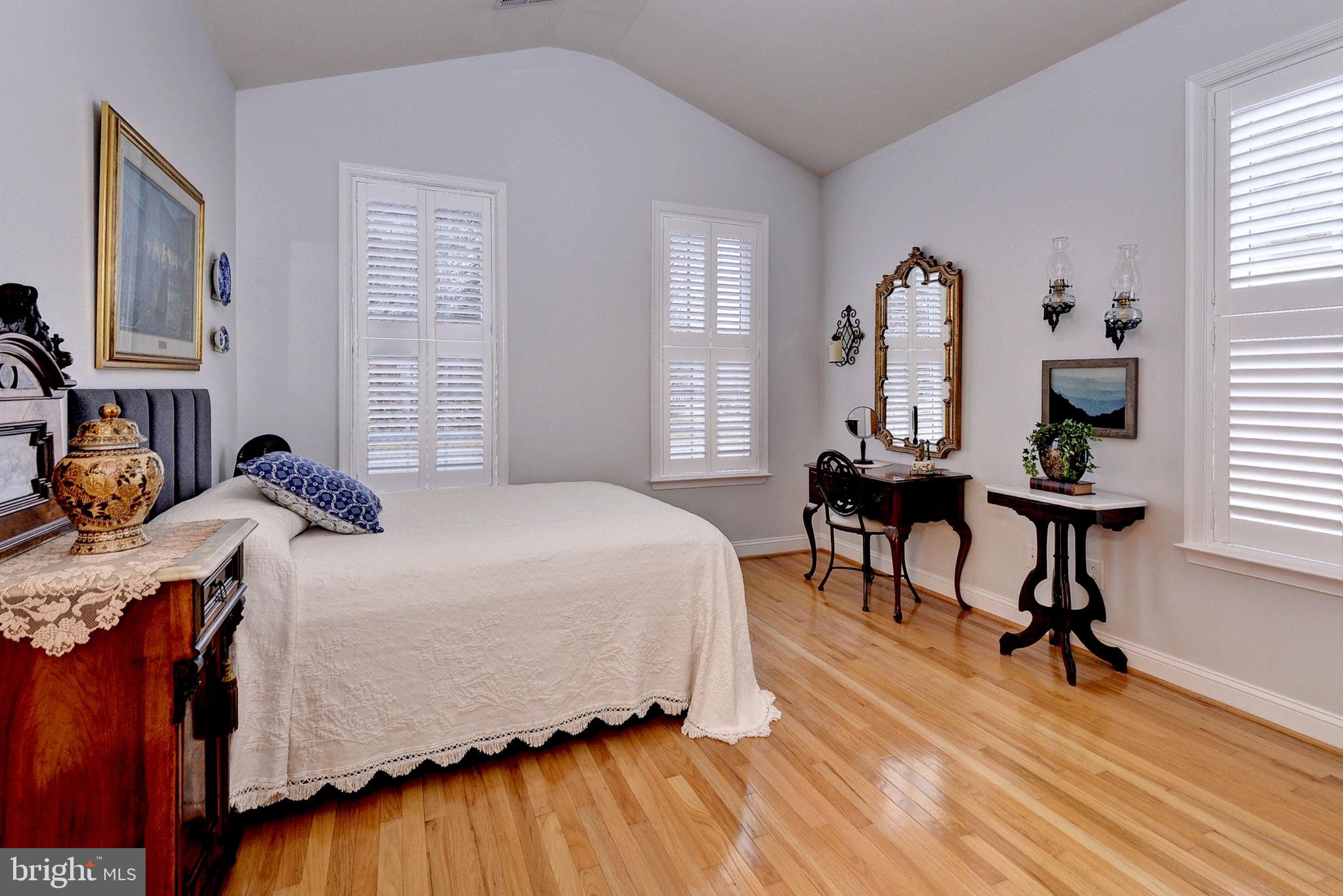7100 Pinebrook Road Williamsburg, VA 23188 - Photo 33 of 86 a bedroom with a bed and a table in it